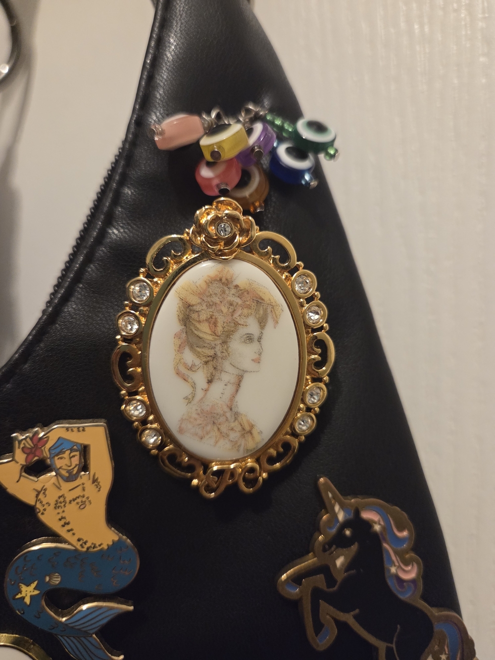 Avon Gold-Tone President's Club Brooch with White Portrait Oval